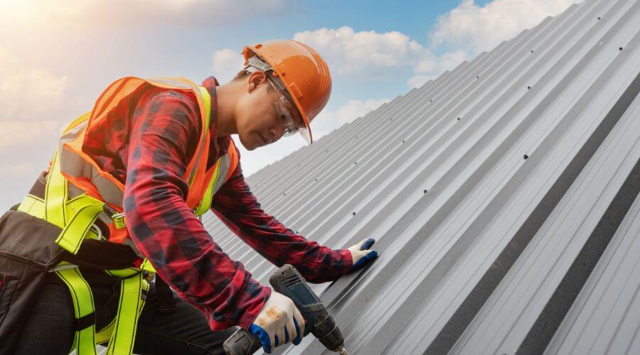 Professional Emergency Roof Repairs services in Munising, MI